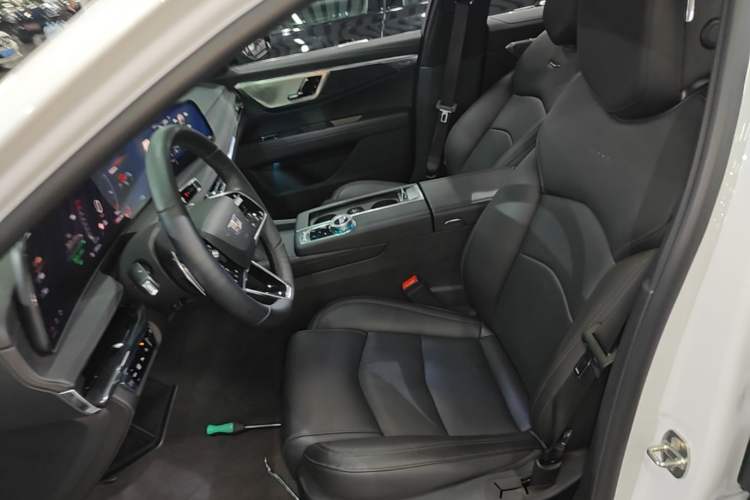 Used Cadillac CT6 2023 28T Luxury Version Left Front Seat