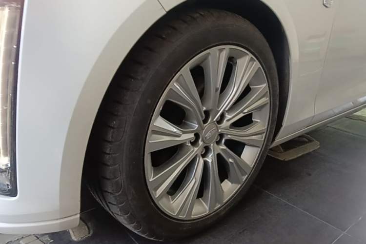 Used Cadillac CT6 2023 28T Prestige Model Left Front Wheel Hub