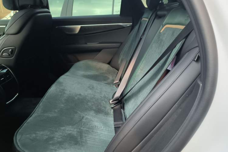 Used Cadillac CT6 2023 28T Luxury Version Left Rear Seat