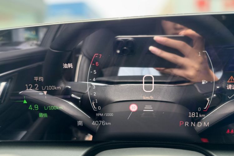 Used Cadillac CT6 2023 28T Platinum Edition Odometer Close Up
