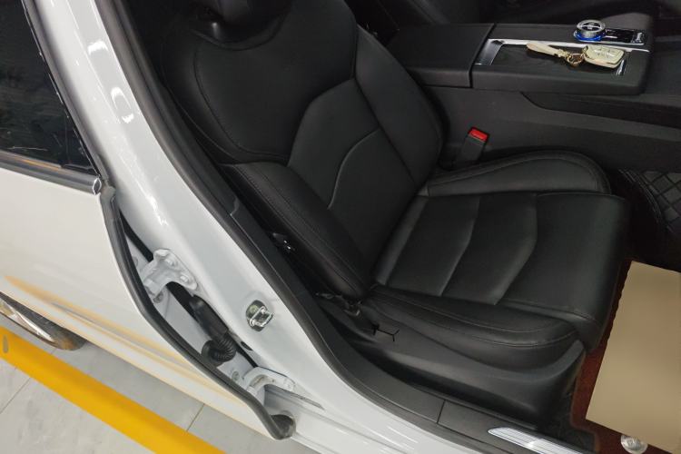 Used Cadillac CT6 2023 28T Luxury Version Right Front Seat