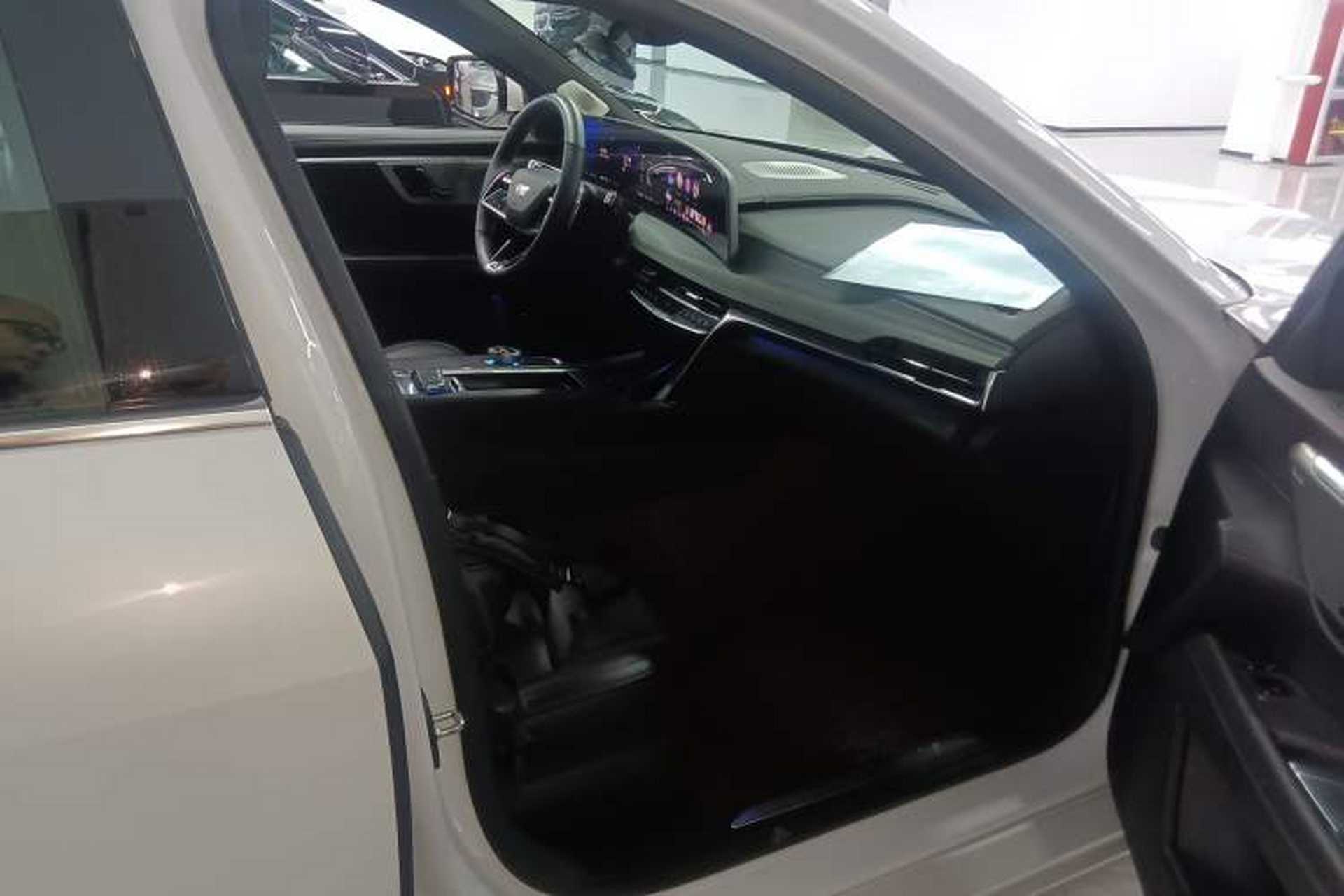 Used Cadillac CT6 2023 28T Luxury Version Right Front Seat