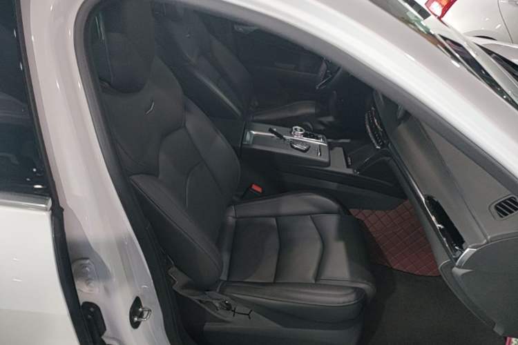 Used Cadillac CT6 2023 28T Luxury Version Right Front Seat