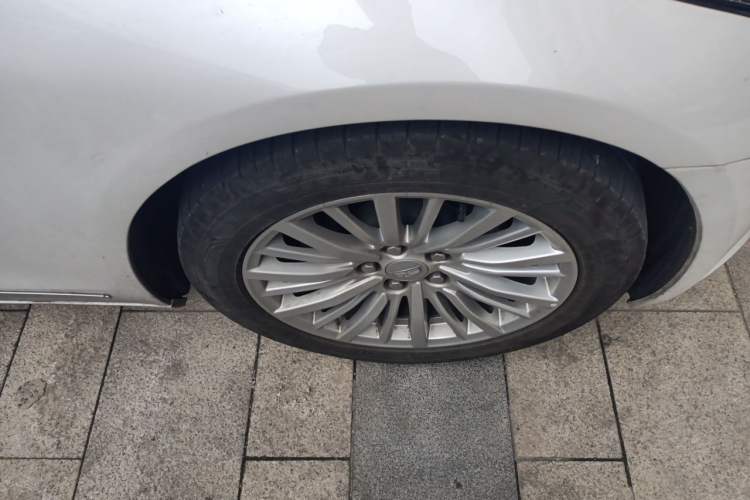 Used Cadillac CT6 2023 28T Luxury Version Right Front Wheel Hub