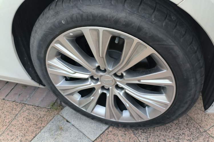 Used Cadillac CT6 2023 28T Luxury Version Right Front Wheel Hub