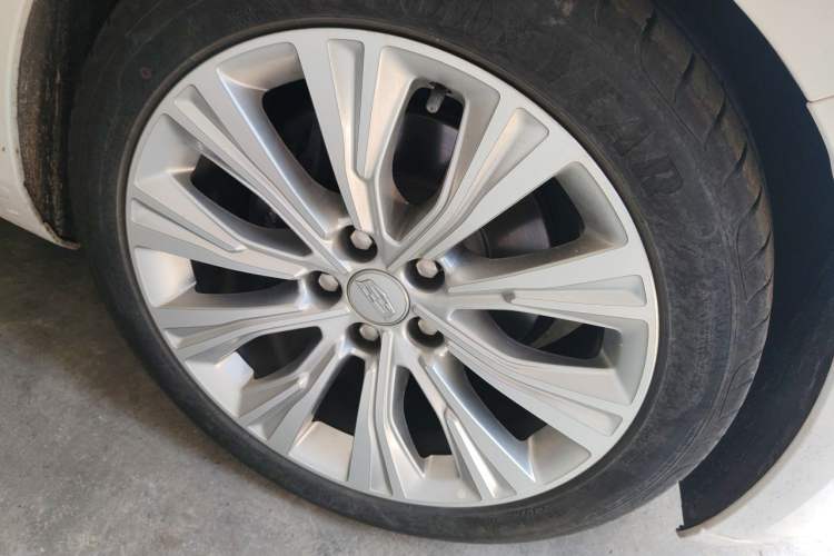 Used Cadillac CT6 2023 28T Prestige Model Right Front Wheel Hub