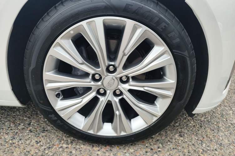 Used Cadillac CT6 2023 28T Luxury Version Right Front Wheel Hub