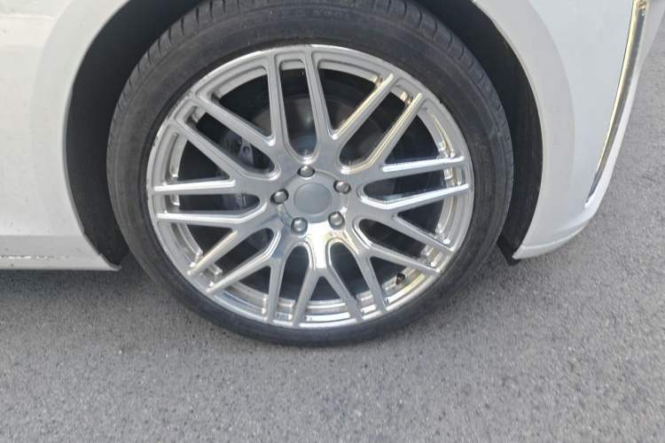 Used Cadillac CT6 2023 28T Fashion Edition Right Front Wheel Hub