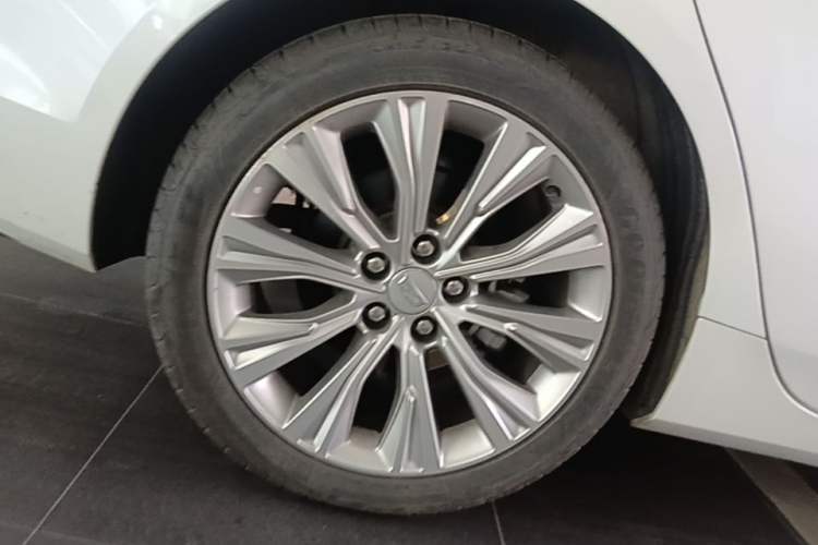 Used Cadillac CT6 2023 28T Prestige Model Right Rear Wheel Hub