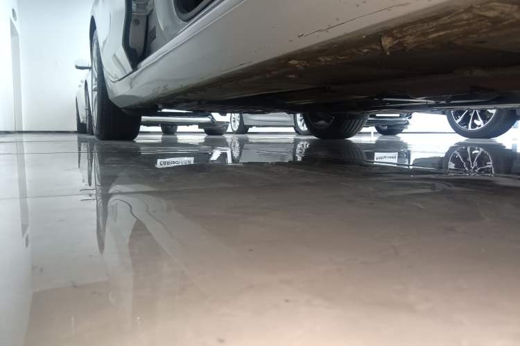Used Cadillac CT6 2023 28T Luxury Version Right Side Sill