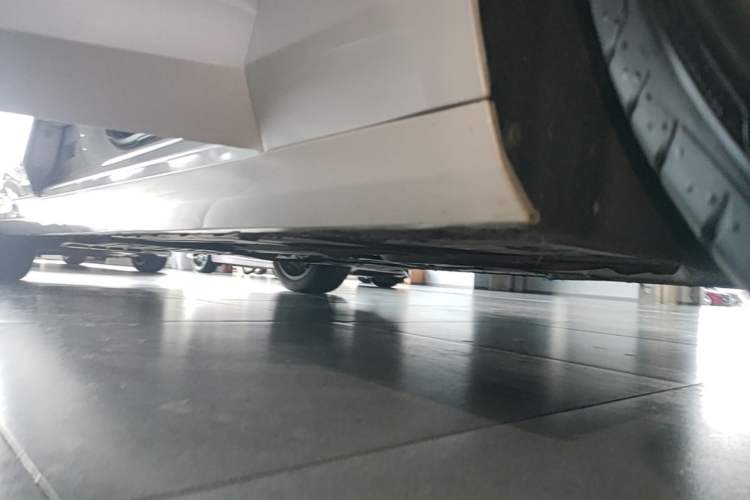Used Cadillac CT6 2023 28T Luxury Version Right Side Sill