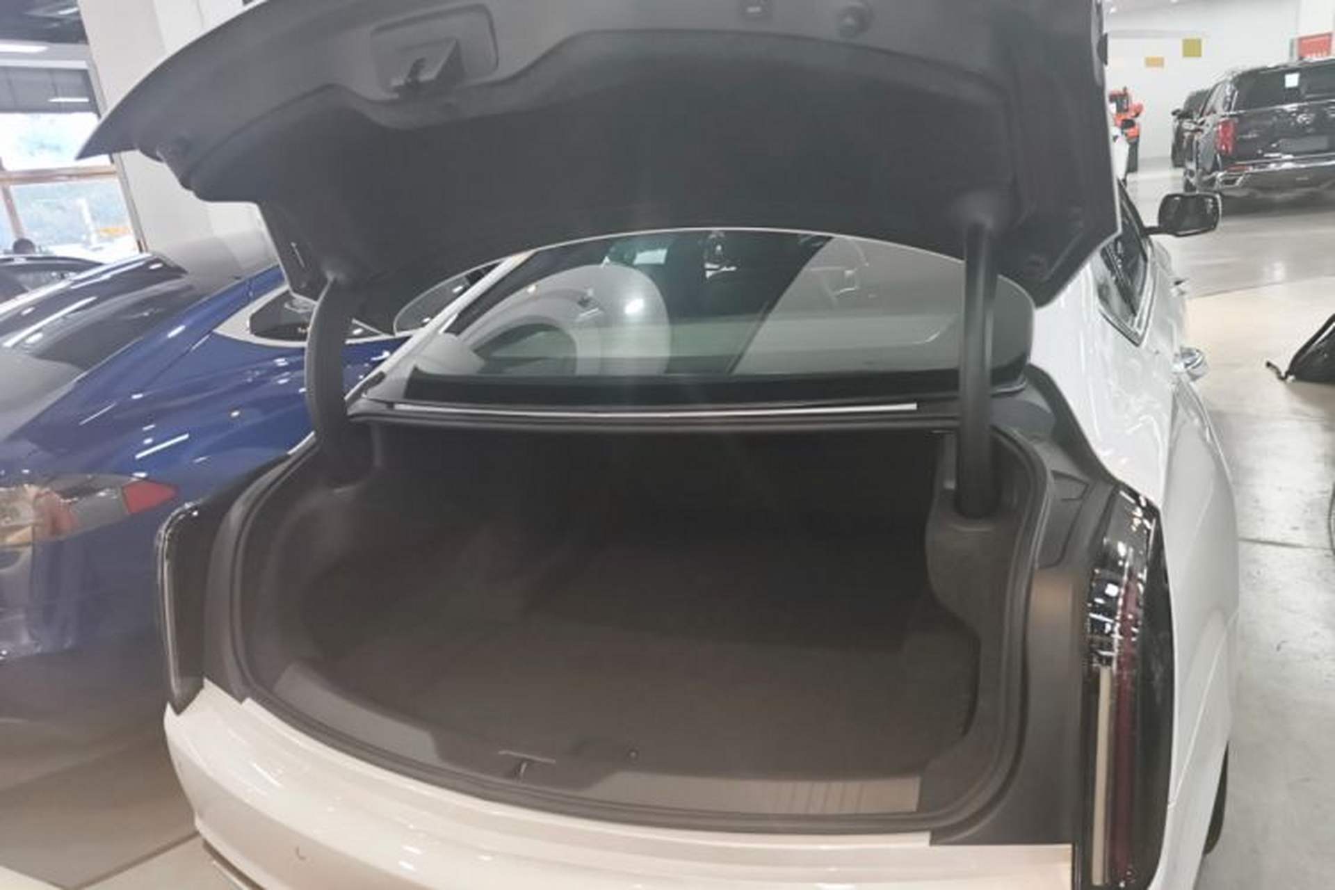 Used Cadillac CT6 2023 28T Platinum Edition Trunk