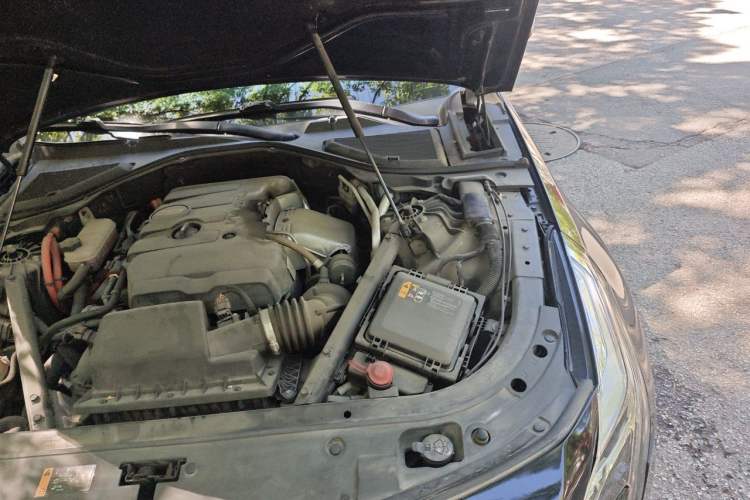 Used Cadillac CT6 PLUG-IN 2017 30E Elite Version Engine Bay Left