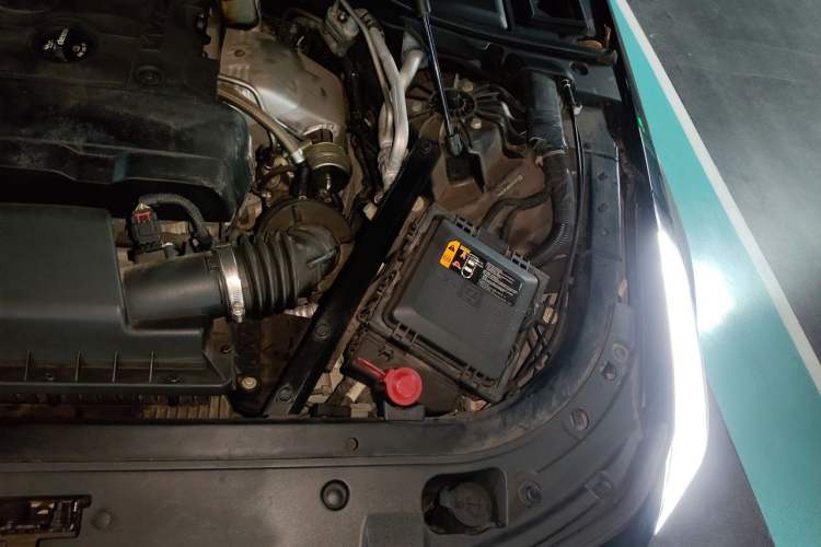Used Cadillac CT6 PLUG-IN 2017 30E Premier Edition Engine Bay Left