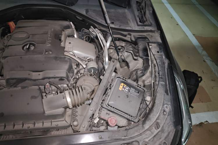 Used Cadillac CT6 PLUG-IN 2017 30E Elite Version Engine Bay Left