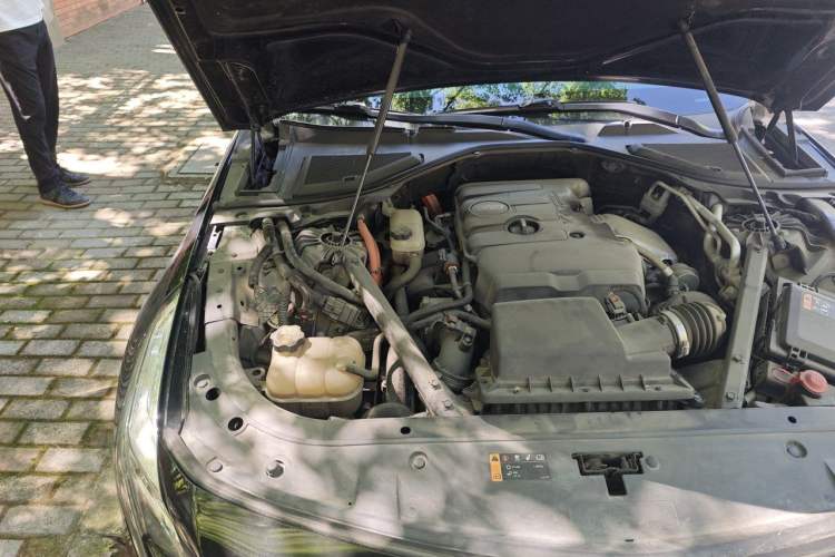 Used Cadillac CT6 PLUG-IN 2017 30E Elite Version Engine Bay Right