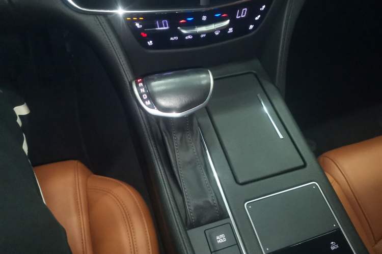 Used Cadillac CT6 PLUG-IN 2017 30E Premier Edition Gear Lever