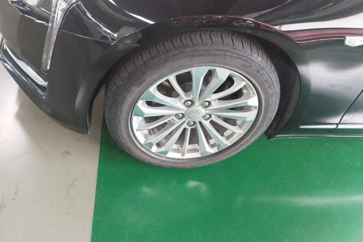 Used Cadillac CT6 PLUG-IN 2017 30E Elite Version Left Front Wheel Hub
