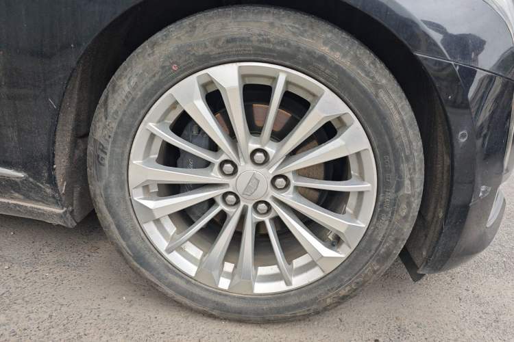 Used Cadillac CT6 PLUG-IN 2017 30E Premier Edition Right Front Wheel Hub
