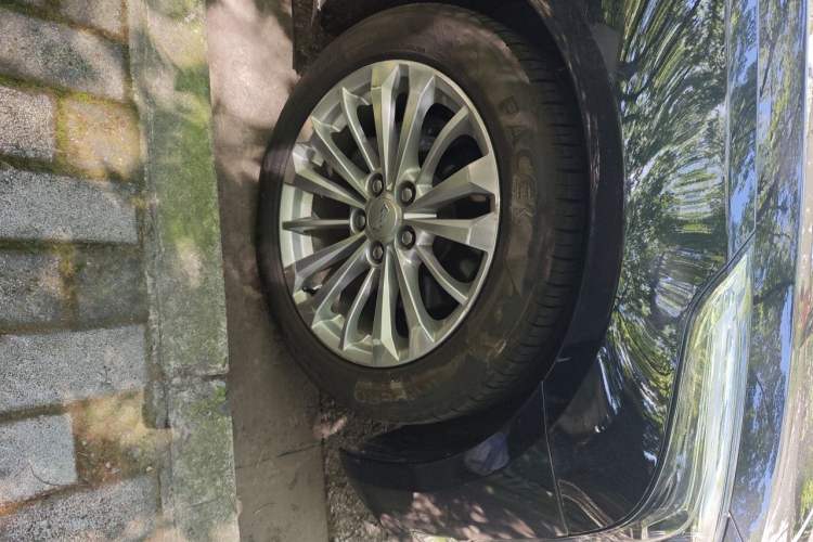Used Cadillac CT6 PLUG-IN 2017 30E Elite Version Right Front Wheel Hub