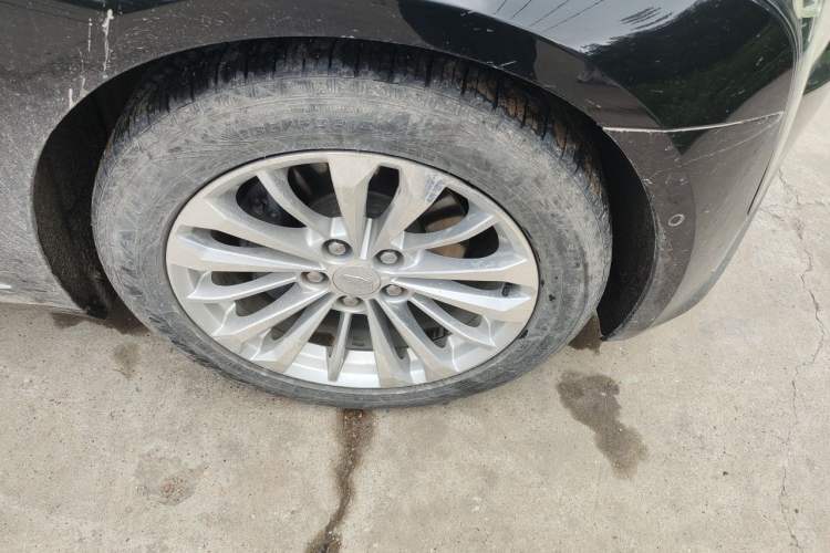 Used Cadillac CT6 PLUG-IN 2017 30E Premier Edition Right Front Wheel Hub