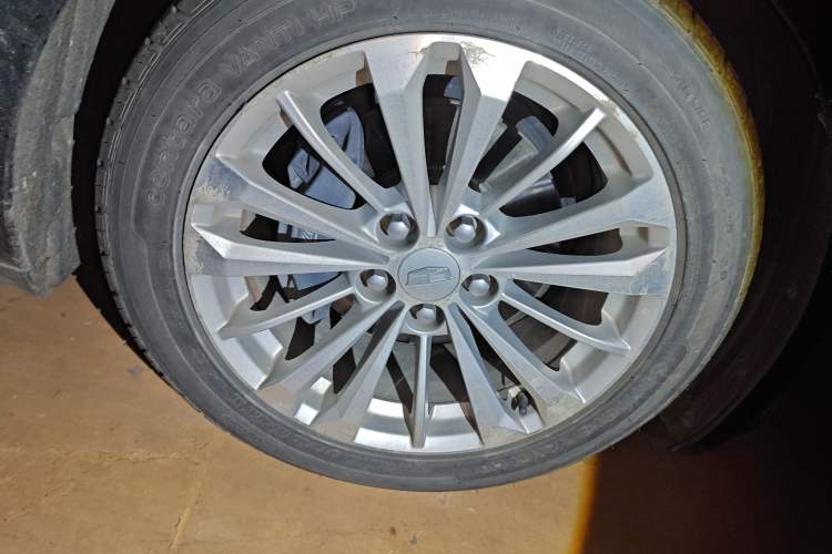 Used Cadillac CT6 PLUG-IN 2017 30E Elite Version Right Front Wheel Hub