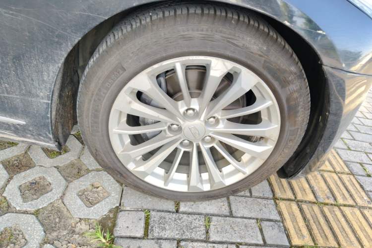 Used Cadillac CT6 PLUG-IN 2017 30E Elite Version Right Front Wheel Hub