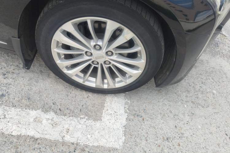 Used Cadillac CT6 PLUG-IN 2017 30E Elite Version Right Front Wheel Hub