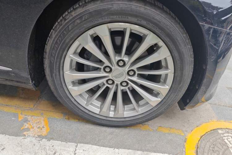 Used Cadillac CT6 PLUG-IN 2017 30E Premier Edition Right Front Wheel Hub