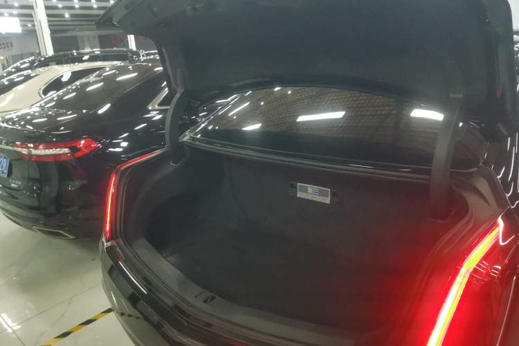 Used Cadillac CT6 PLUG-IN 2017 30E Premier Edition Trunk