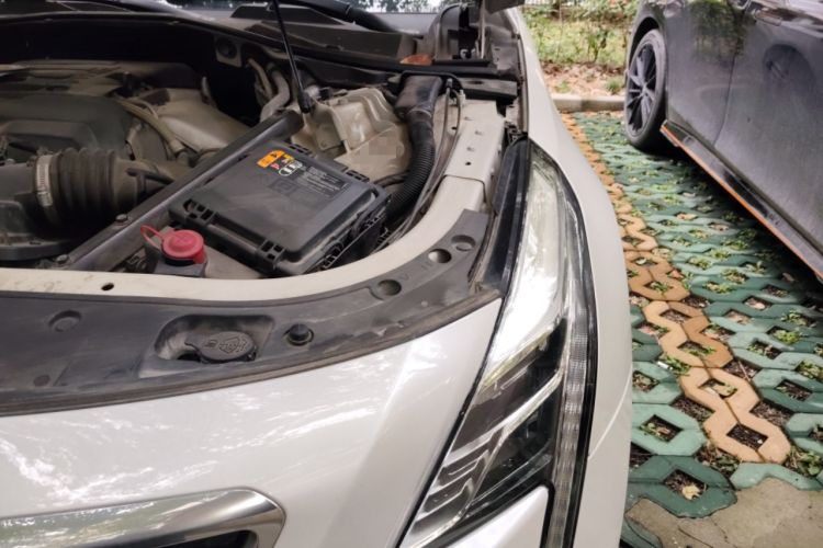 Used Cadillac CT6 PLUG-IN 2017 30E Elite Version Engine Bay Left