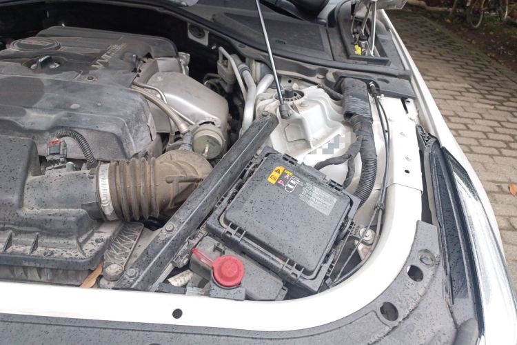 Used Cadillac CT6 PLUG-IN 2017 30E Premier Edition Engine Bay Left