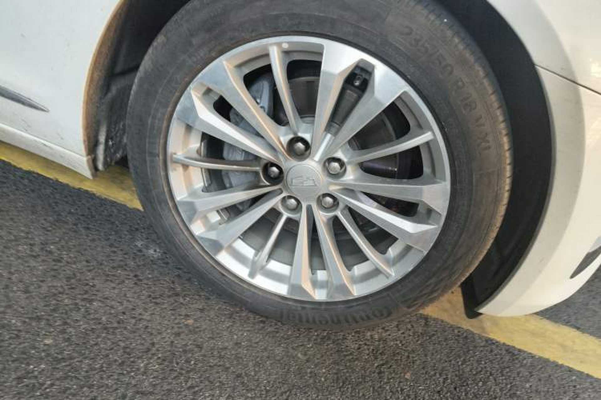 Used Cadillac CT6 PLUG-IN 2017 30E Elite Version Right Front Wheel Hub