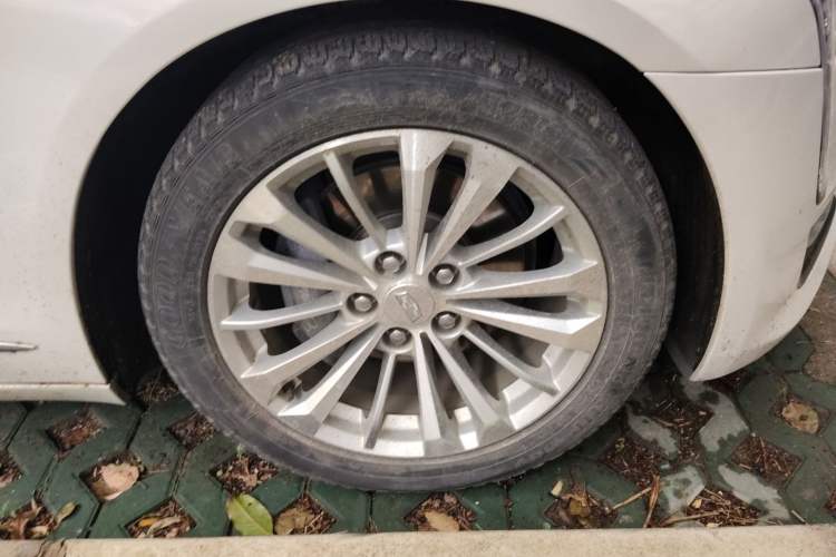 Used Cadillac CT6 PLUG-IN 2017 30E Elite Version Right Front Wheel Hub