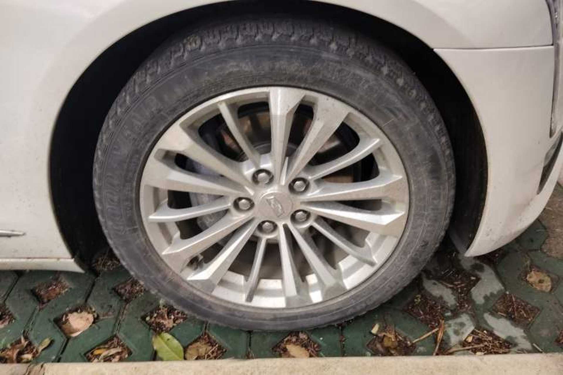 Used Cadillac CT6 PLUG-IN 2017 30E Elite Version Right Front Wheel Hub