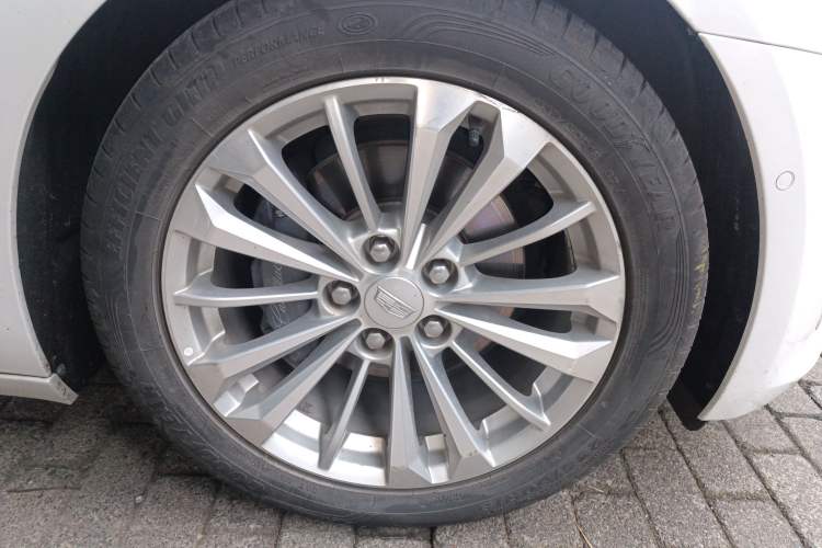 Used Cadillac CT6 PLUG-IN 2017 30E Premier Edition Right Front Wheel Hub