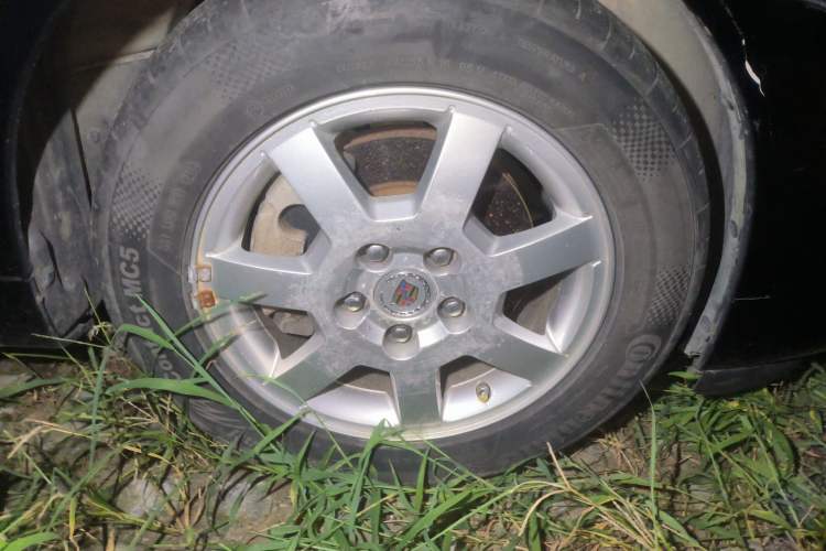 Used Cadillac CTS 2006 2.8 Elite Edition Right Front Wheel Hub