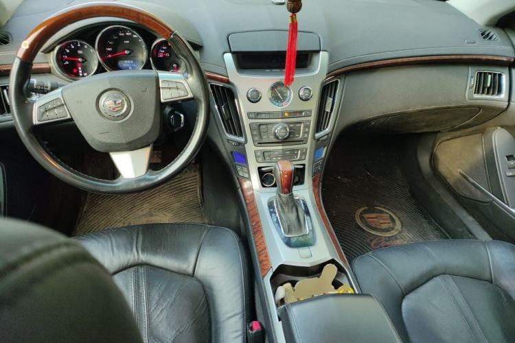 Used Cadillac CTS 2008 2.8L Luxury Sport Edition Center Console