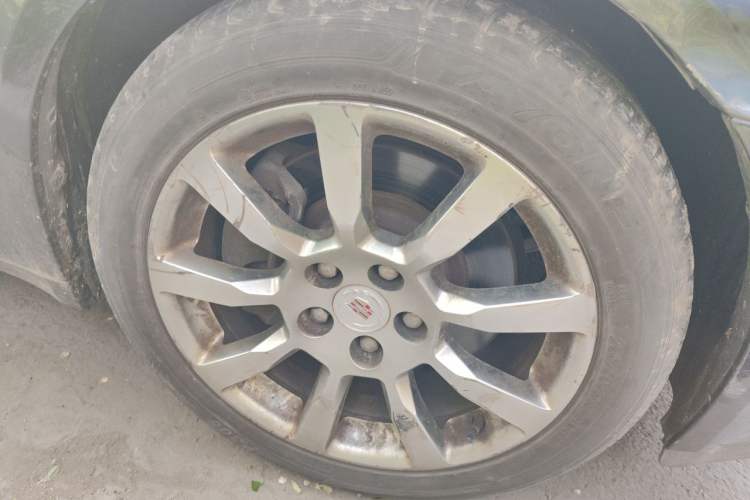 Used Cadillac CTS 2008 2.8L Luxury Sport Edition Right Front Wheel Hub