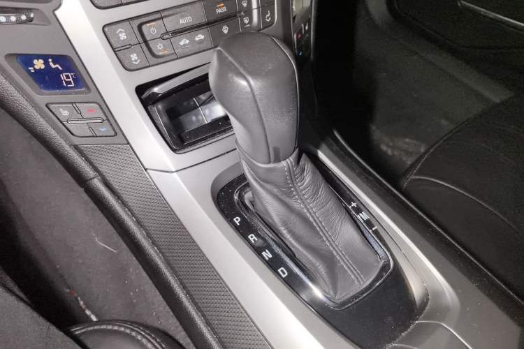 Used Cadillac CTS 2008 3.6L Elite High-Performance Version Gear Lever