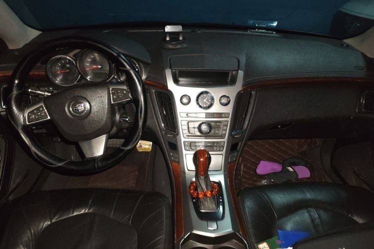 Used Cadillac CTS 2009 2.8 Elite Sport with Sunroof Center Console