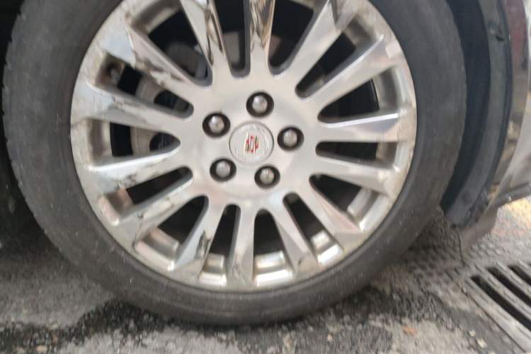 Used Cadillac CTS 2010 3.0 Luxury Sport Edition Right Front Wheel Hub