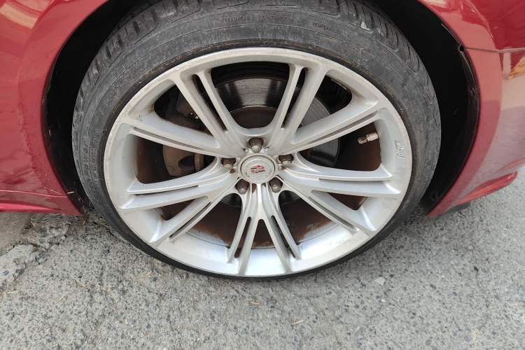 Used Cadillac CTS 2010 3.0 Luxury Sport Edition Right Front Wheel Hub