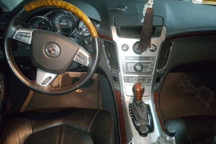Used Cadillac CTS 2010 3.0 Luxury Sport Edition Center Console