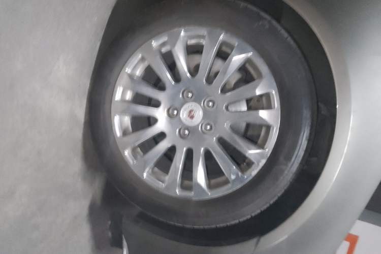 Used Cadillac CTS 2010 3.0 Luxury Sport Edition Right Front Wheel Hub