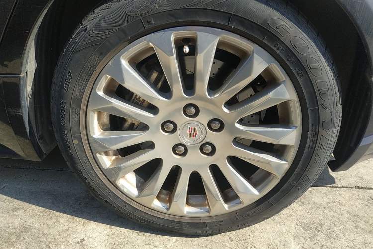 Used Cadillac CTS 2012 3.0L Luxury Sport Edition Right Front Wheel Hub