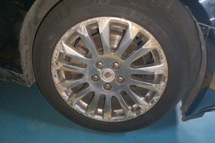 Used Cadillac CTS 2012 3.0L Luxury Sport Edition Right Front Wheel Hub