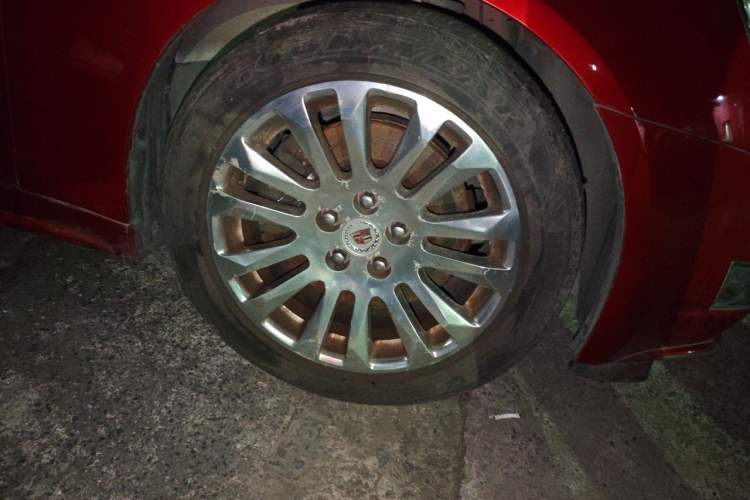 Used Cadillac CTS 2012 3.0L Luxury Sport Edition Right Front Wheel Hub