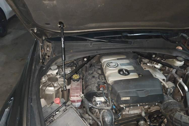 Used Cadillac CTS 2014 28T Leading Model Engine Bay Right