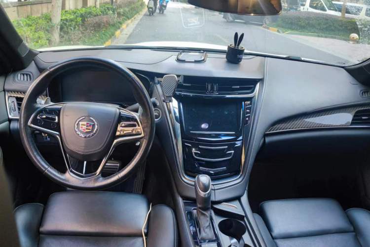 Used Cadillac CTS 2014 28T Leading Model Center Console